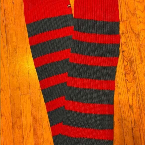 Like new thick cotton knit Tommy Hilfiger red and blue scarf - Picture 3 of 5